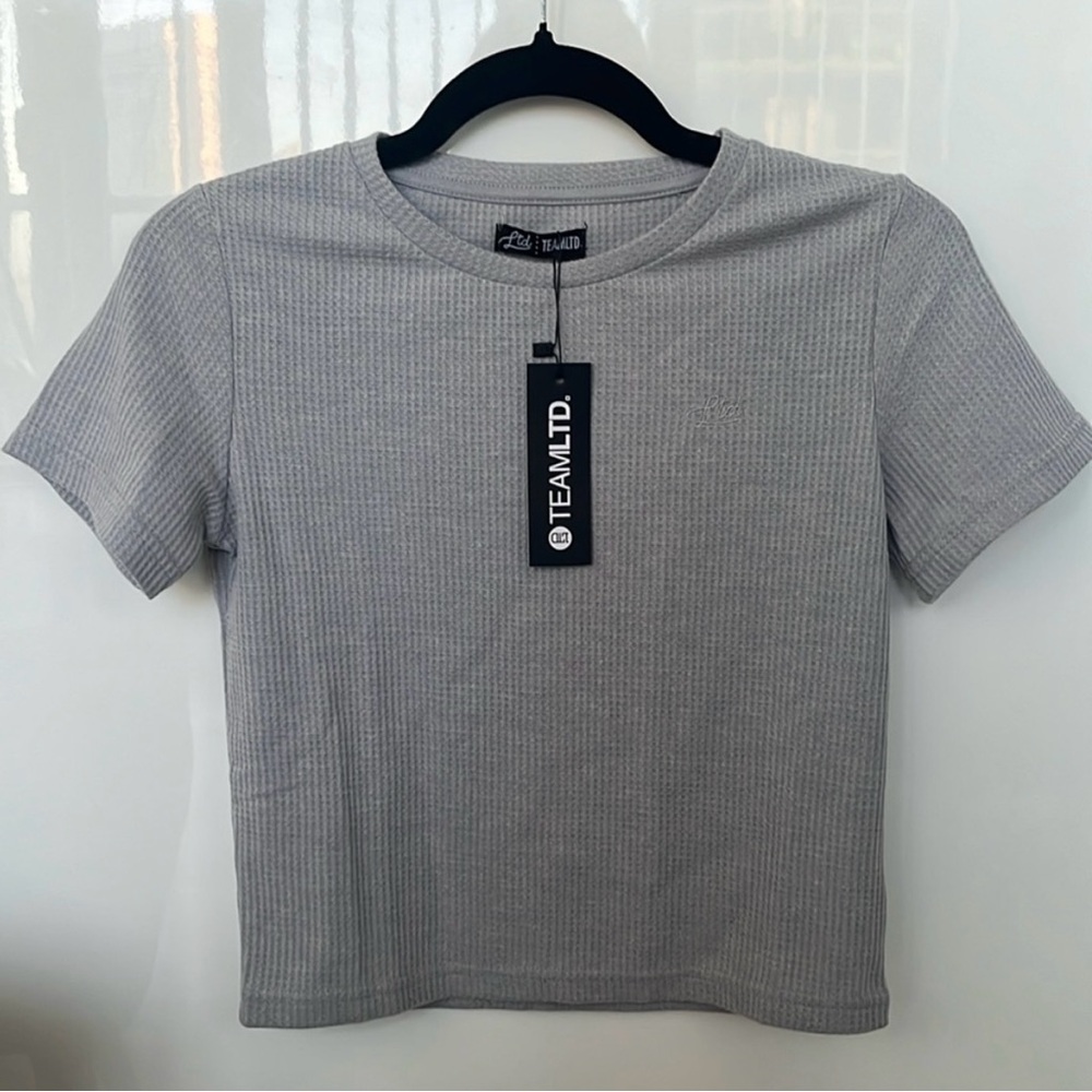 TeamLTD. Women's Grey Crop Waffle Top